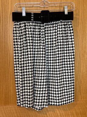 Sportables Womens Houndstooth Pleated Shorts With Elastic Waist & Black Belt Siz